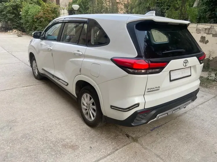 Hycross Hybrid Front View